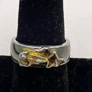 🍭6/$30 Frog silver and gold tone ring band - size 8